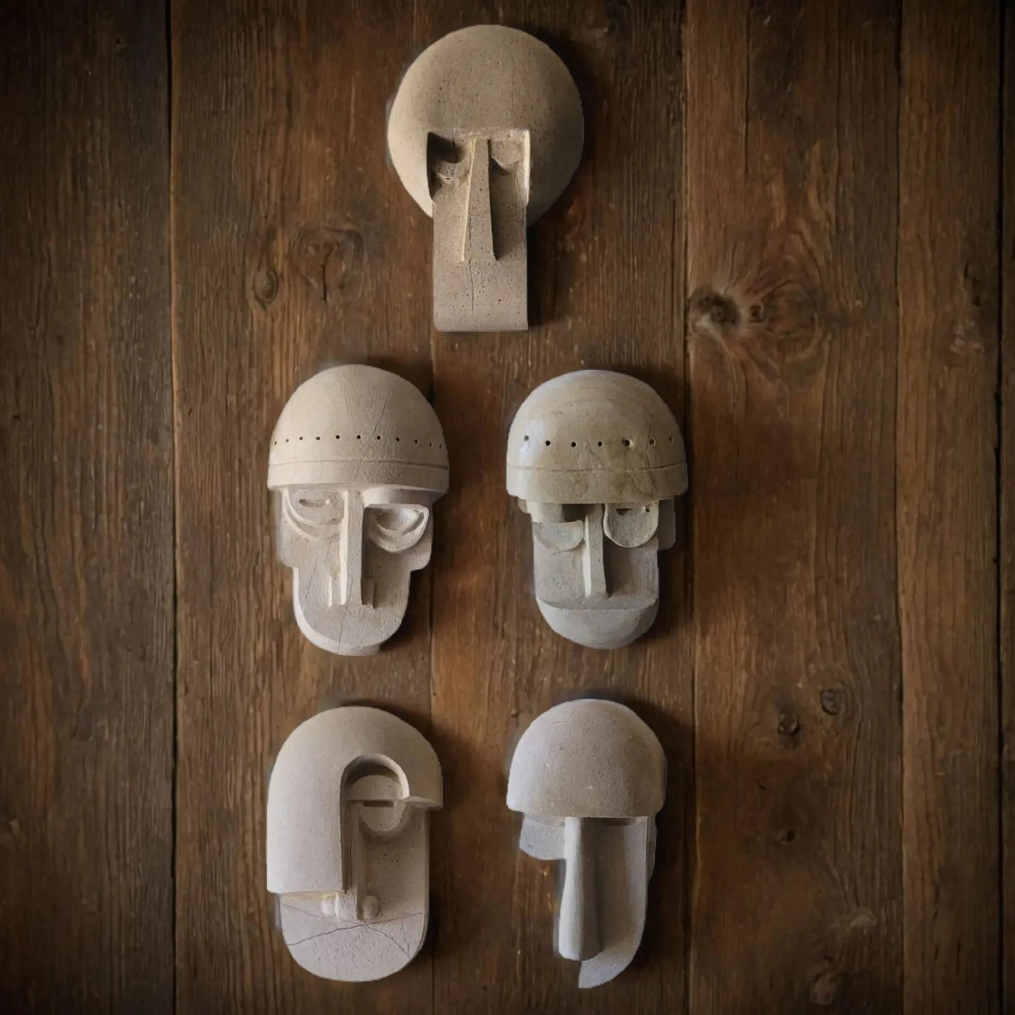 Maschera decorativa rustica e contemporanea per ambienti artistici