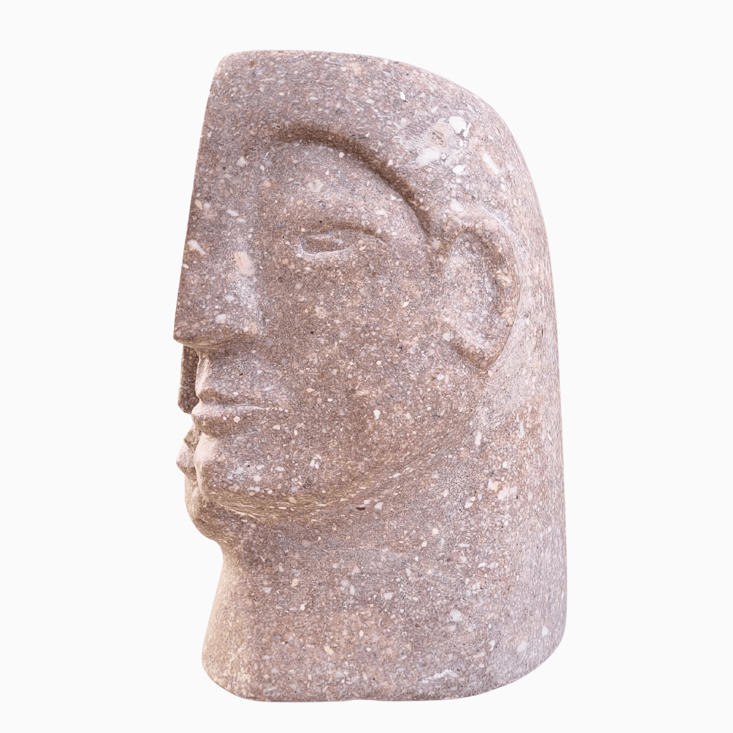 Statua artigianale in pietra rosa, perfetta per arredare interni dal design moderno e raffinato.