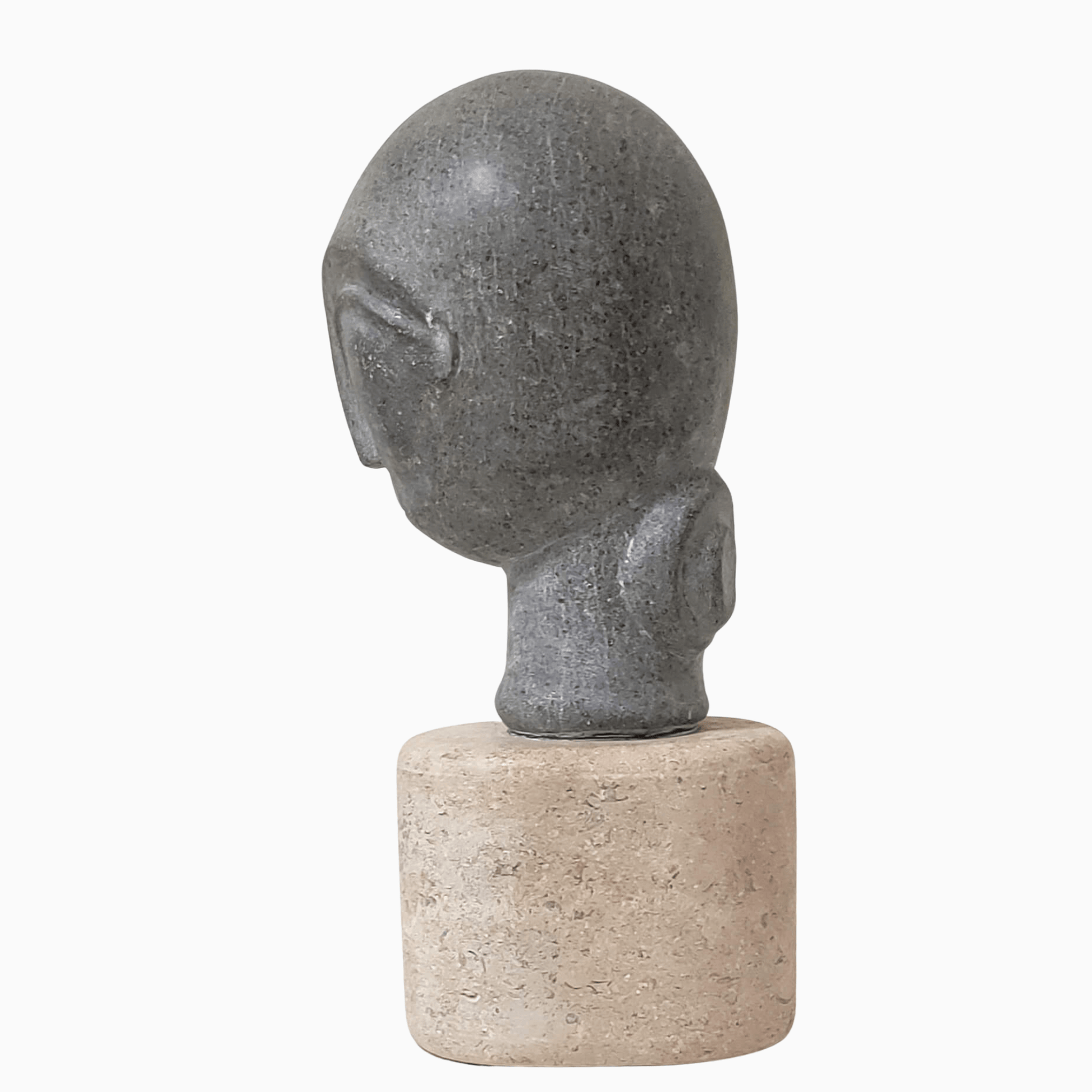Dettaglio di scultura scolpita a mano in pietra lavica
