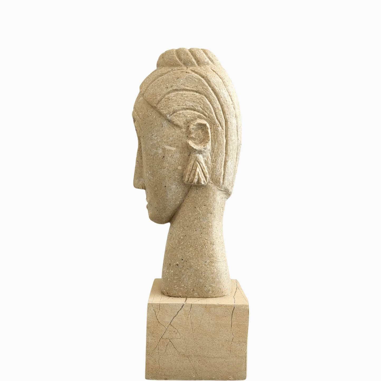 Testa di Donna di Luigi Melillo ambientata in arredamento contemporaneo illuminato da luce naturale.