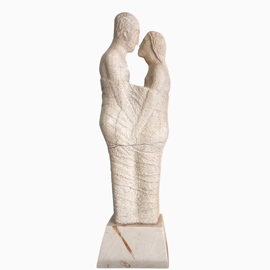 Scultura “Amore Eterno” in pietra naturale scolpita a mano

