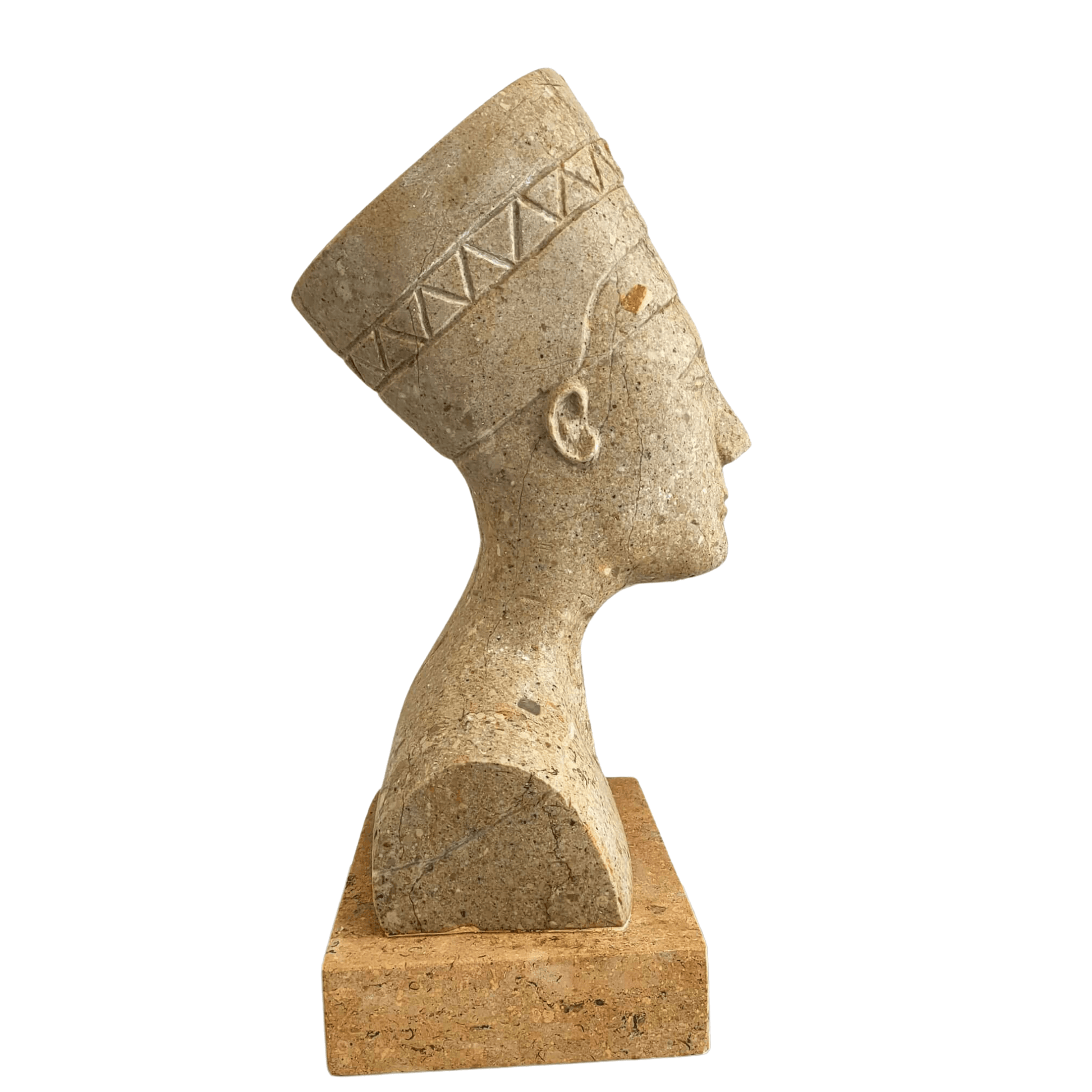 Scultura artigianale raffigurante la regina Nefertiti con dettagli raffinati e proporzioni armoniose.