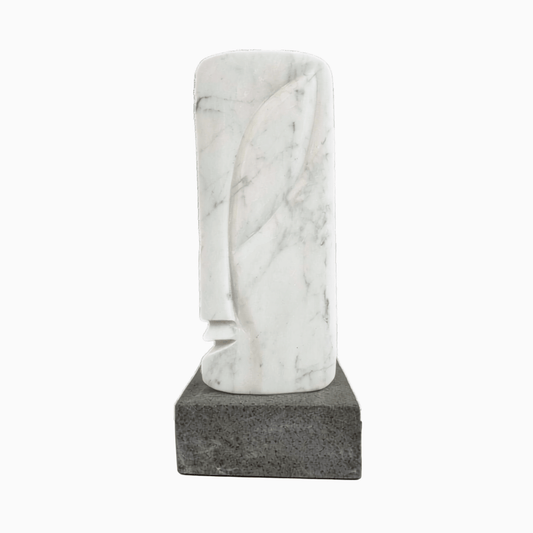 Scultura astratta realizzata da Luigi Melillo in marmo di Carrara e roccia vesuviana, scolpita a mano.