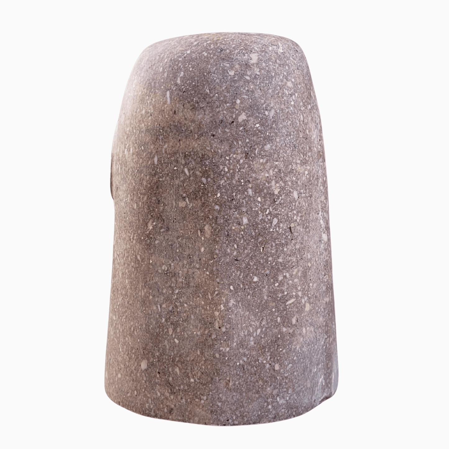Scultura di design contemporaneo in pietra rosa che rappresenta la fusione tra parte animale e spirituale.