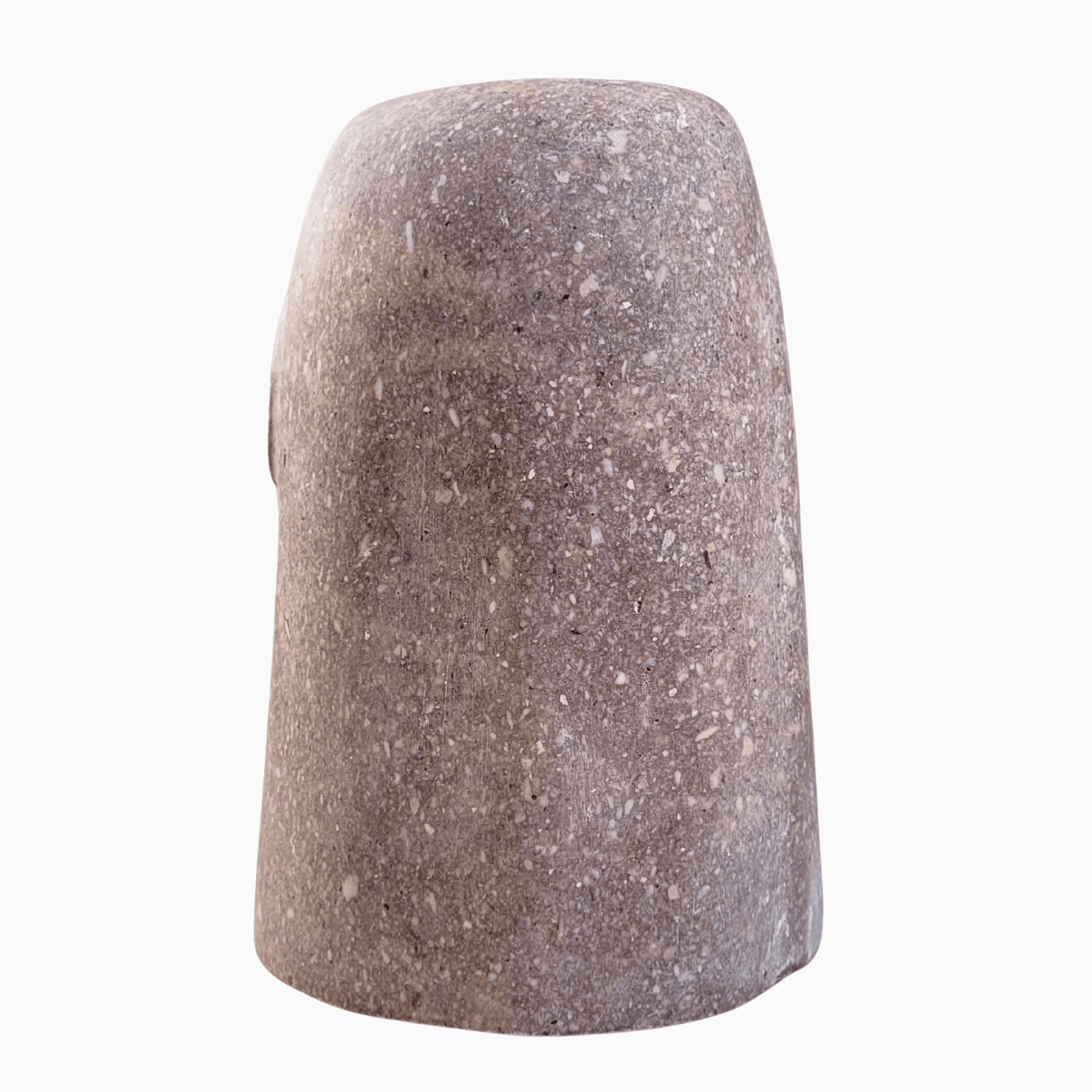 Scultura di design contemporaneo in pietra rosa che rappresenta la fusione tra parte animale e spirituale.