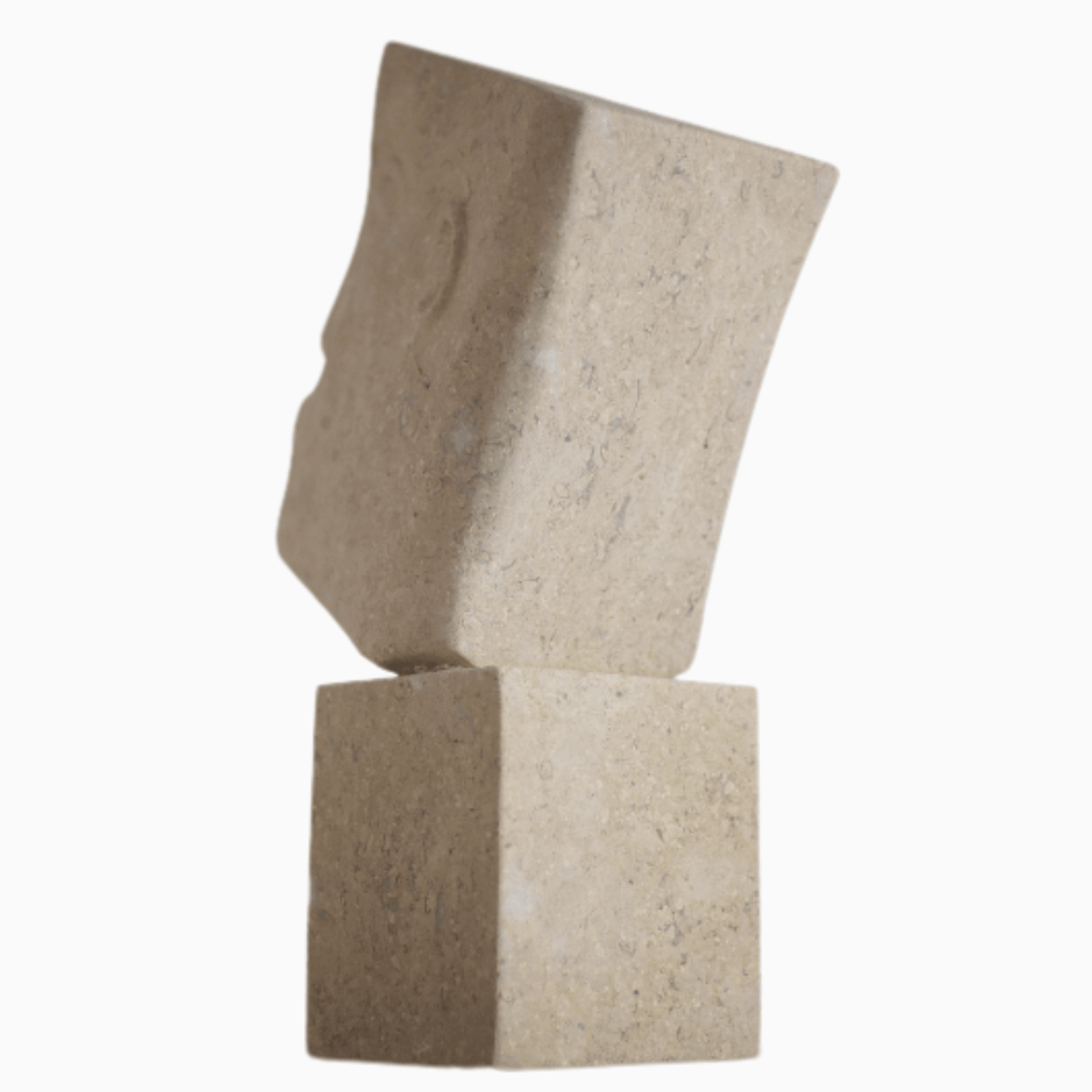 Scultura astratta in pietra calcarea, caratterizzata da linee armoniose e pure, ispirata a Le Bescond.