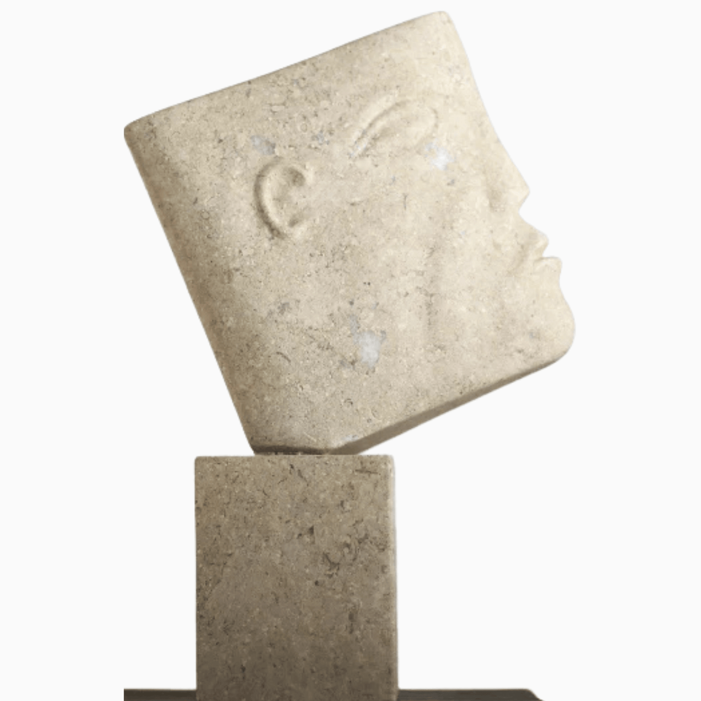 Scultura artistica contemporanea in pietra calcarea ispirata a Le Bescond, realizzata a mano nel Sud Italia.