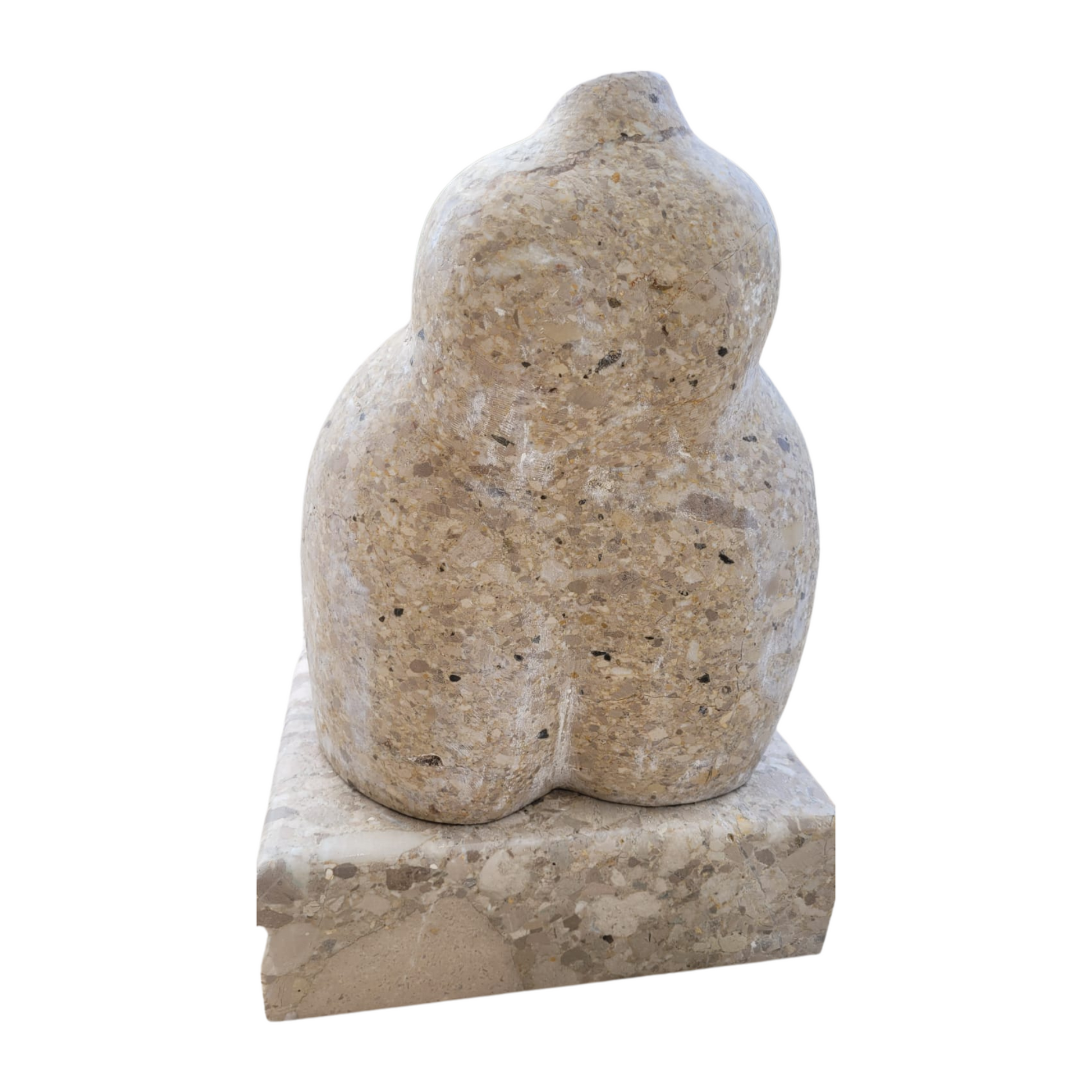 Base scolpita della scultura Dea Madre che mostra l’arte e i dettagli artigianali