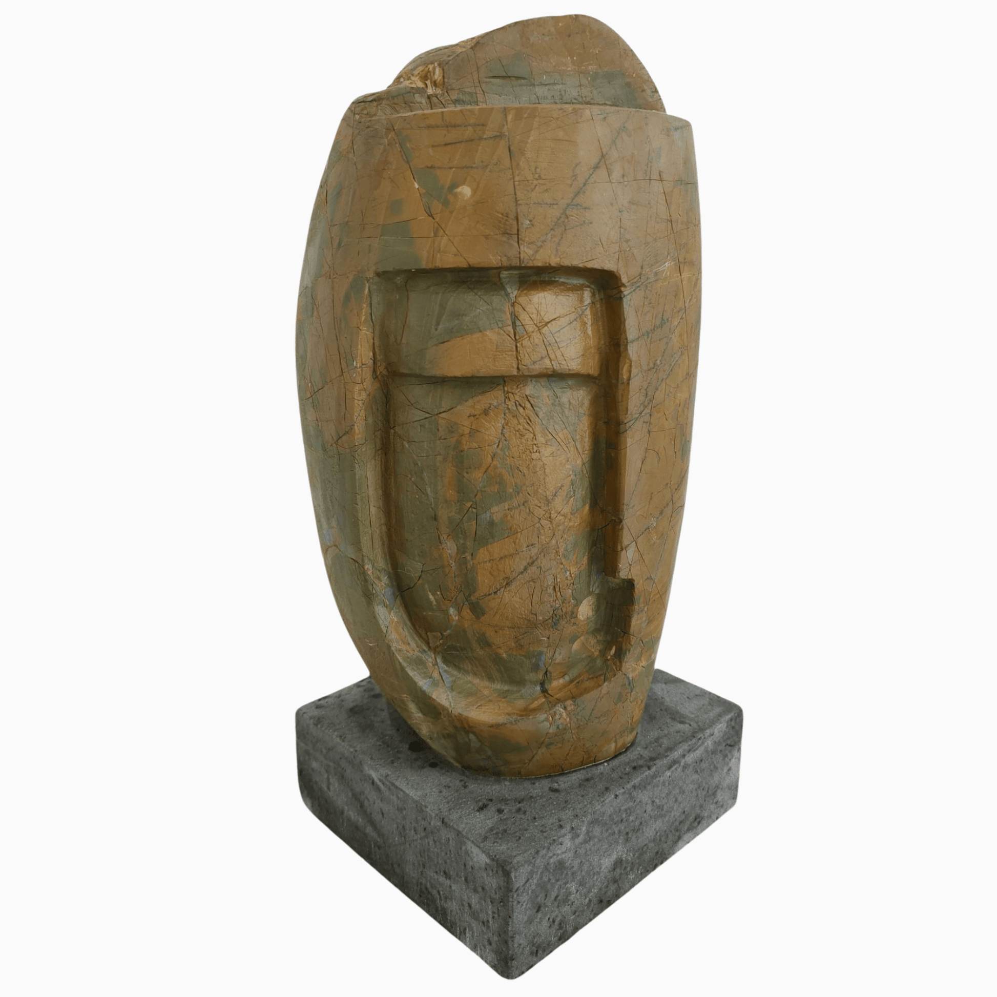 Dettaglio scultura contemporanea con venature fluide in pietra naturale