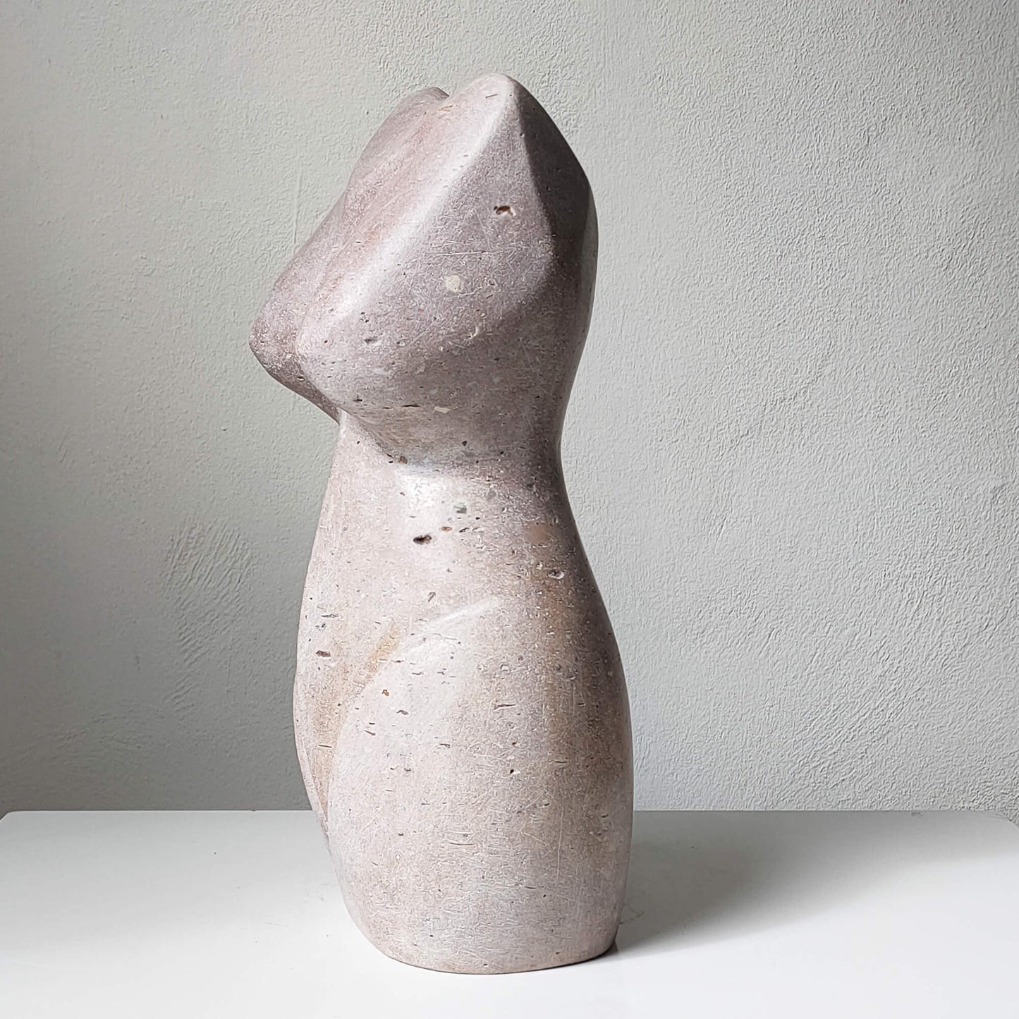Busto femminile artigianale per interni raffinati