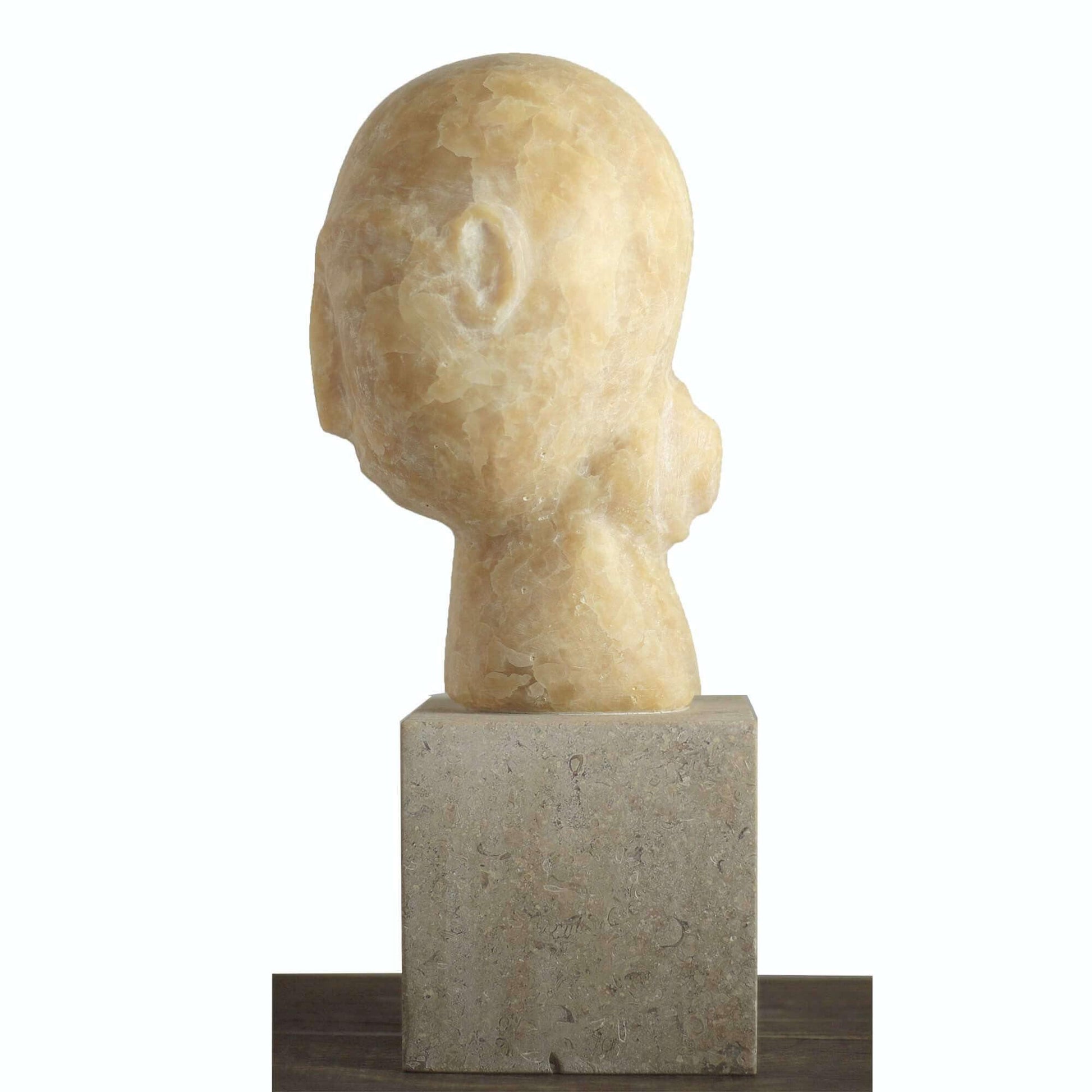 Scultura artigianale in pietra e onice per ambienti interni
