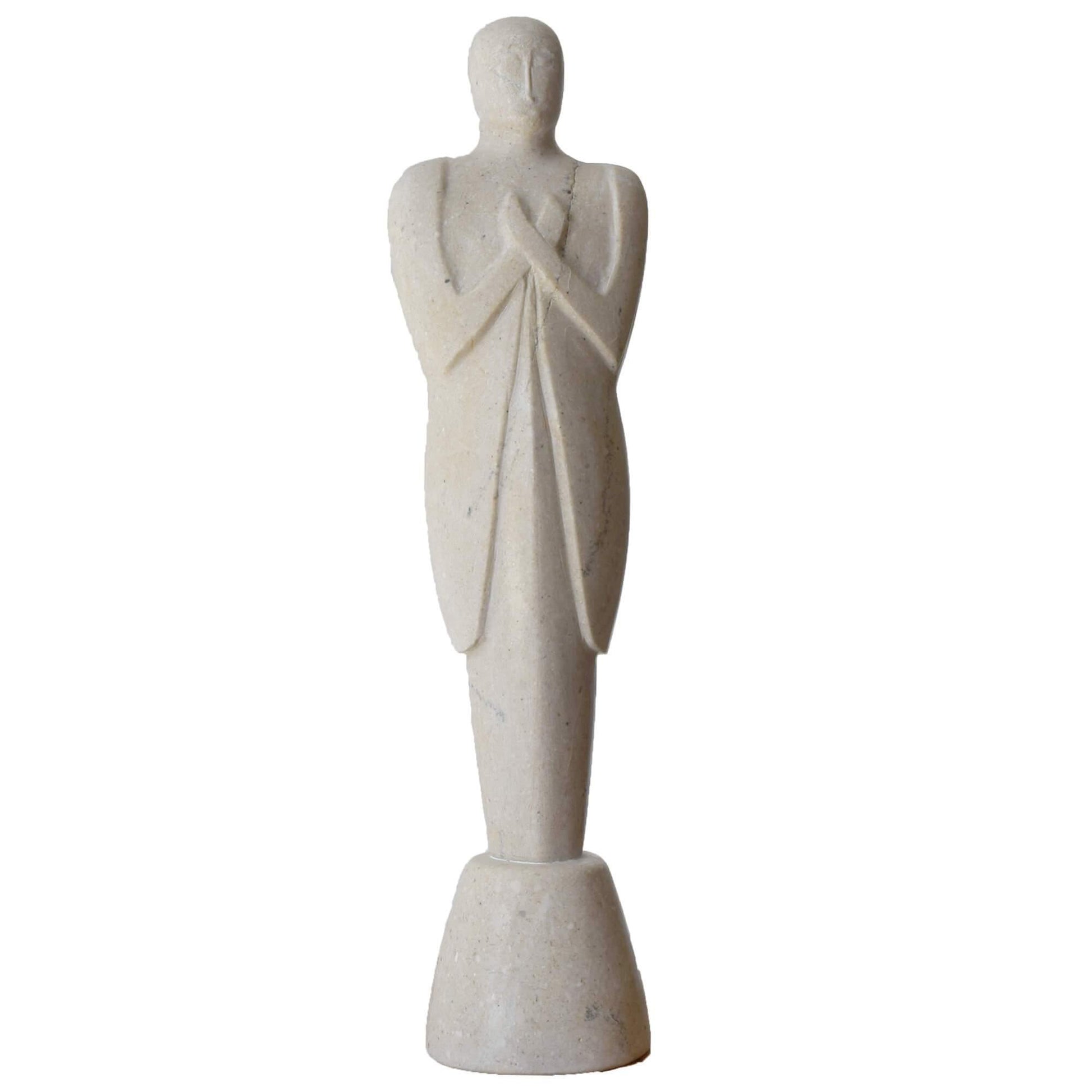 L’Uomo con le Braccia Incrociate in pietra naturale Sculture Melillo