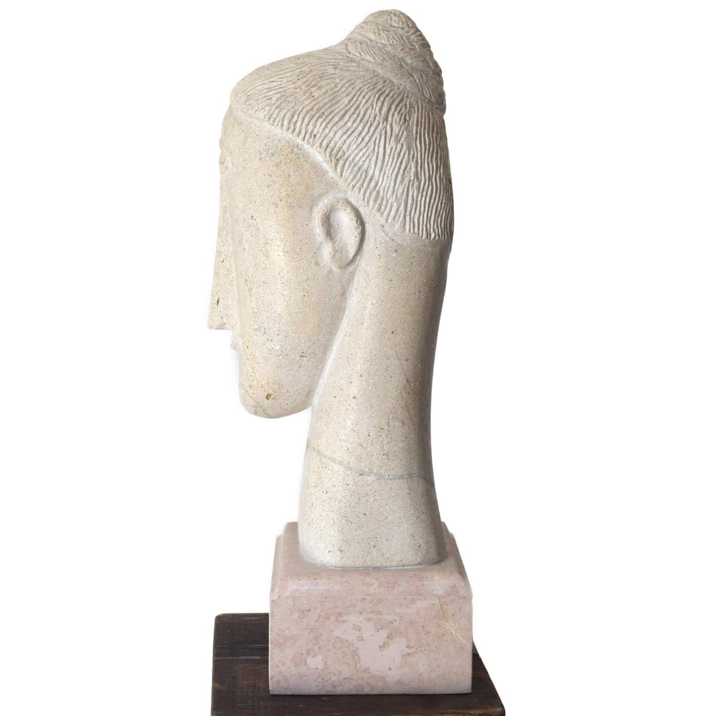 Opera artigianale ispirata a Modigliani in pietra calcarea