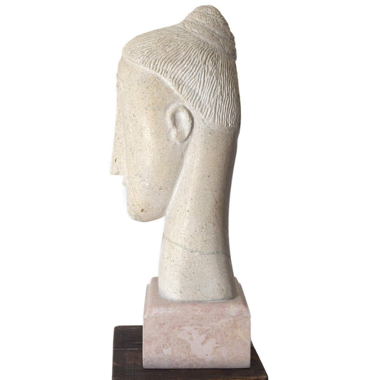 Opera artigianale ispirata a Modigliani in pietra calcarea