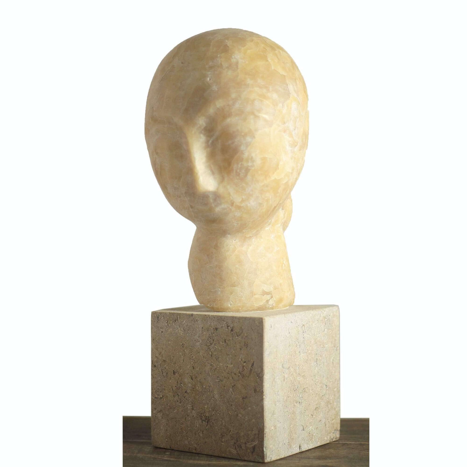 Scultura moderna ispirata a Brancusi lavorata nel Sud Italia