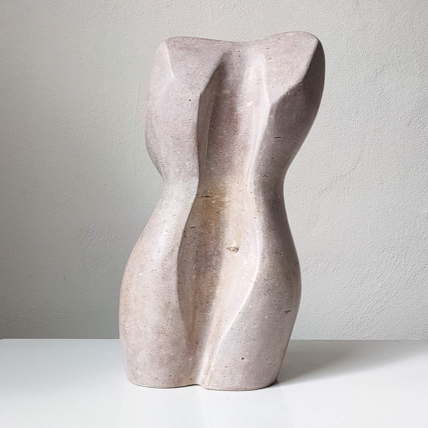 Scultura artistica elegante in pietra naturale italiana