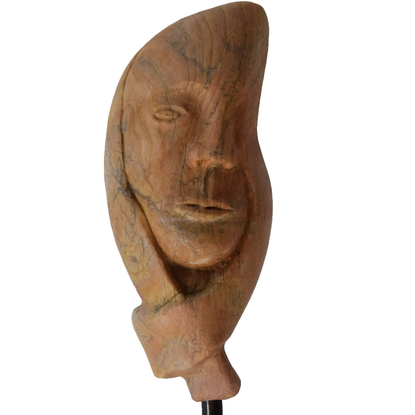 Scultura astratta raffigurante un volto in pietra naturale di Bisaccia