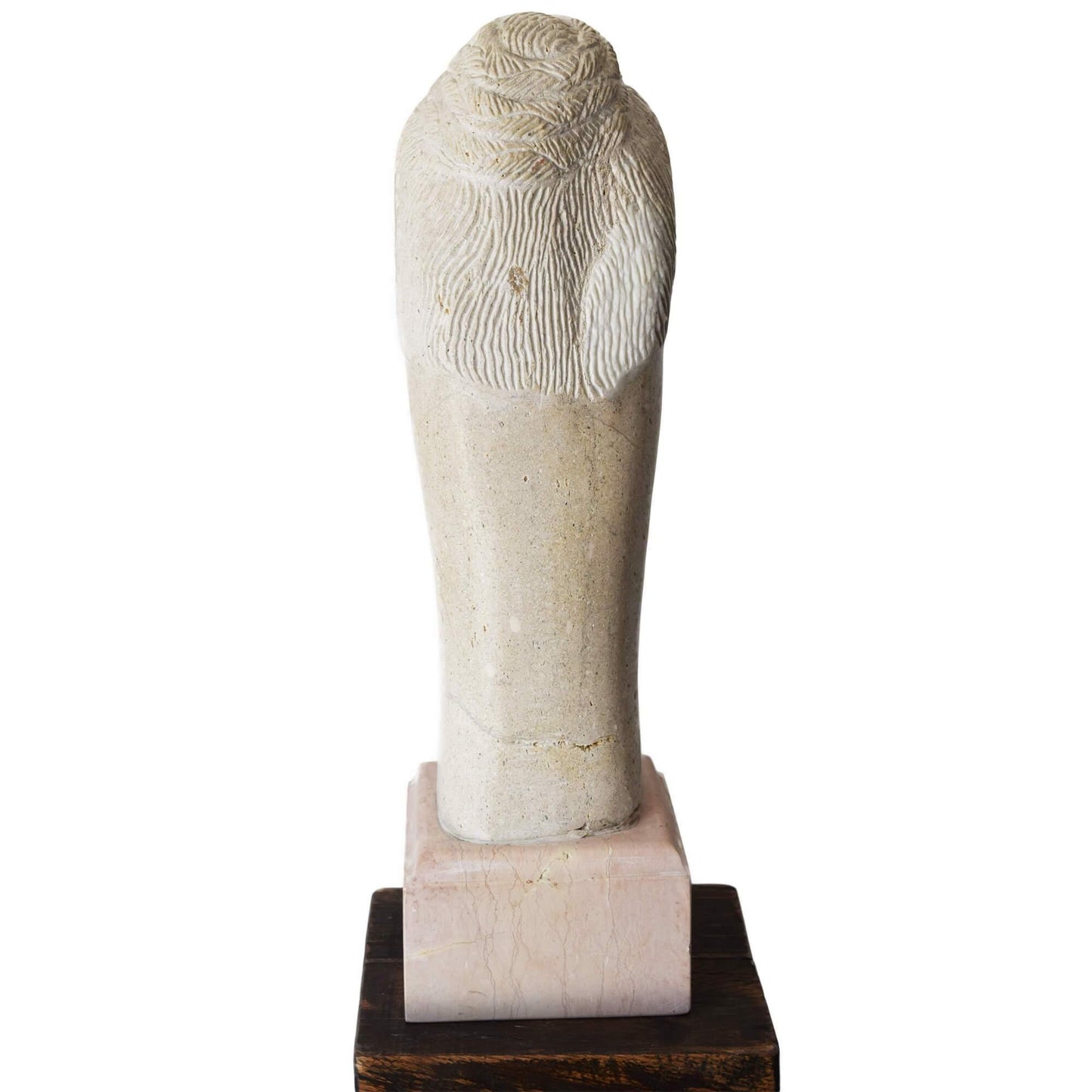 Scultura contemporanea con venature naturali uniche