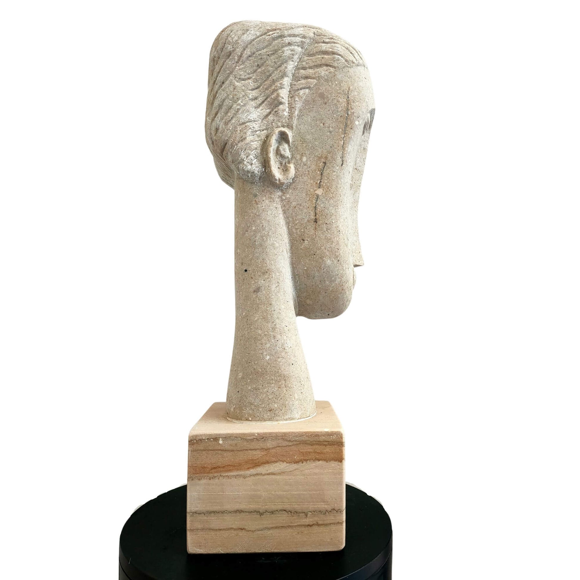 Scultura unica in pietra scolpita a mano nel Sud Italia
